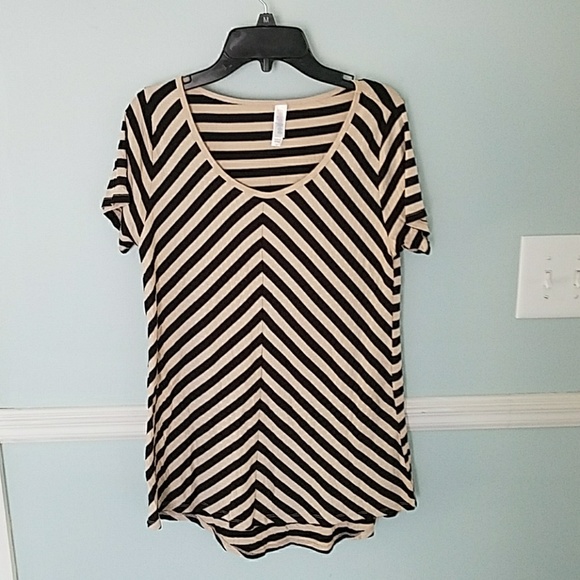 LuLaRoe Tops - LulaRoe Classic T